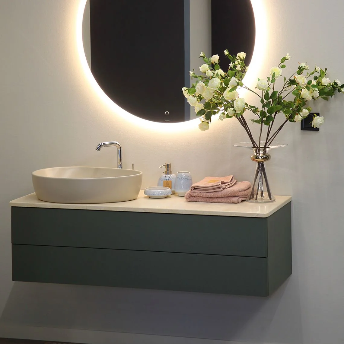 Комплект умивальника на стільницю Villeroy&Boch Antao 51х40 см Ceramic Plus, Almond з тумбою Villeroy&Boch Antao 120х36х50 см LED LED, Leaf Green Matt Lacquer, з експозиції салона (4A7351AM/L22010